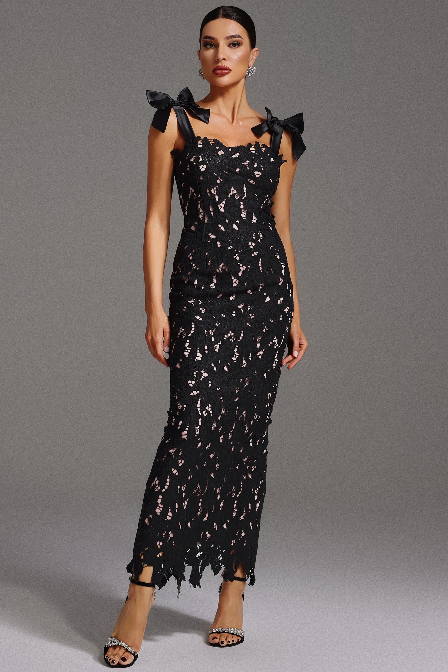 Lucretia Sleeveless Lace Bow Maxi Dress	