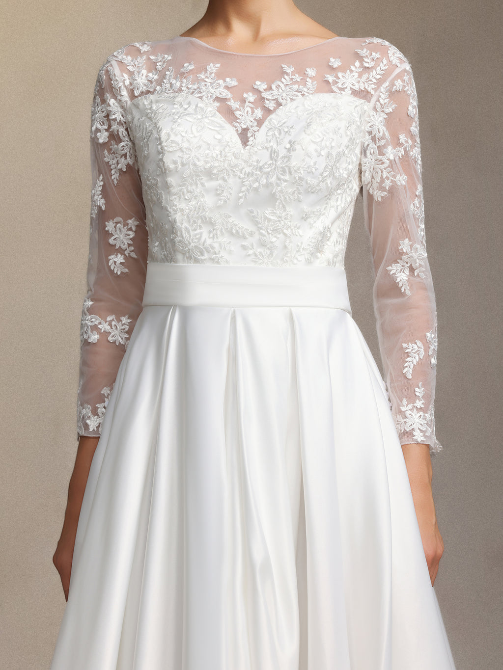 Derlyn Round-neck long-sleeved lace maxi wedding dress	