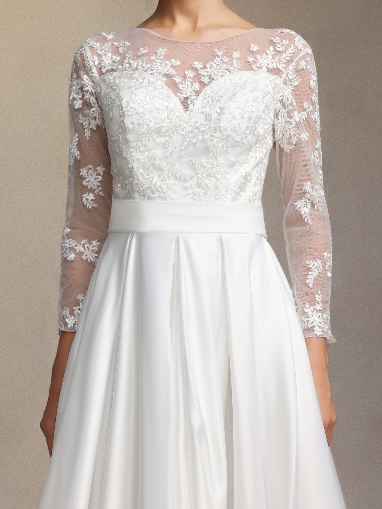 Derlyn Round-neck long-sleeved lace maxi wedding dress	