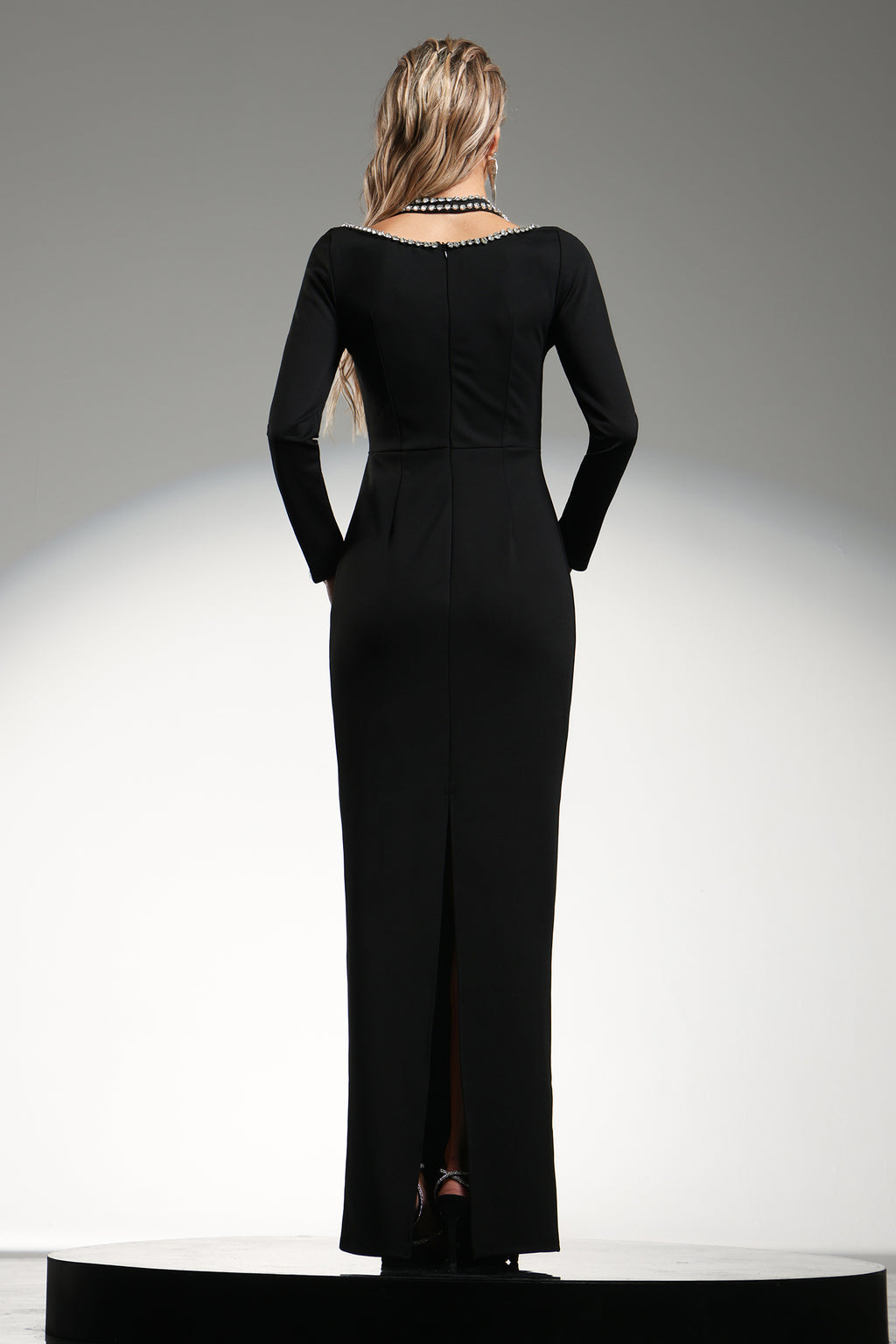 Riane Long Sleeves Halter Diamond Maxi Dress	