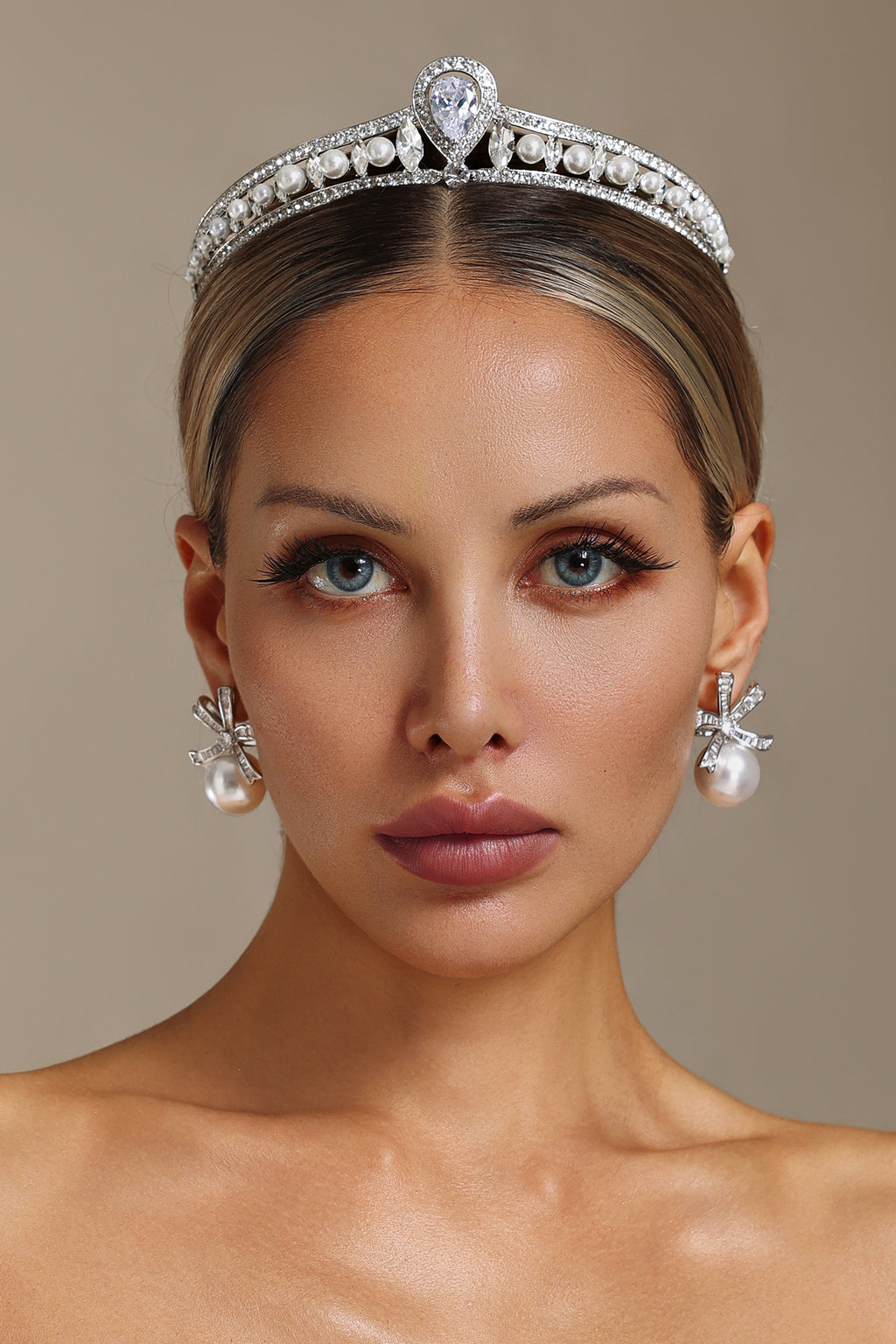 Zandy Diamond Pearl Crown	