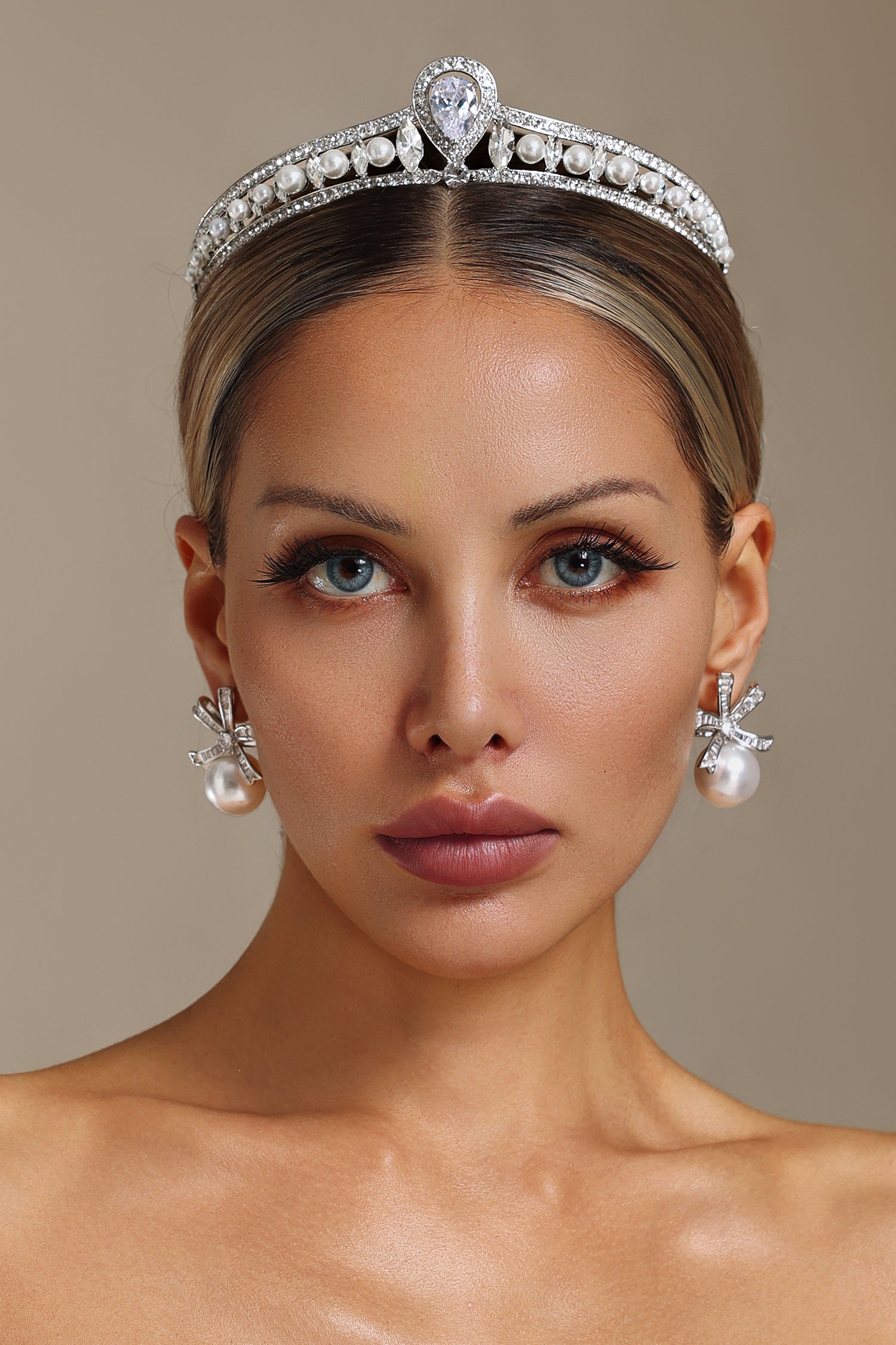 Zandy Diamond Pearl Crown	