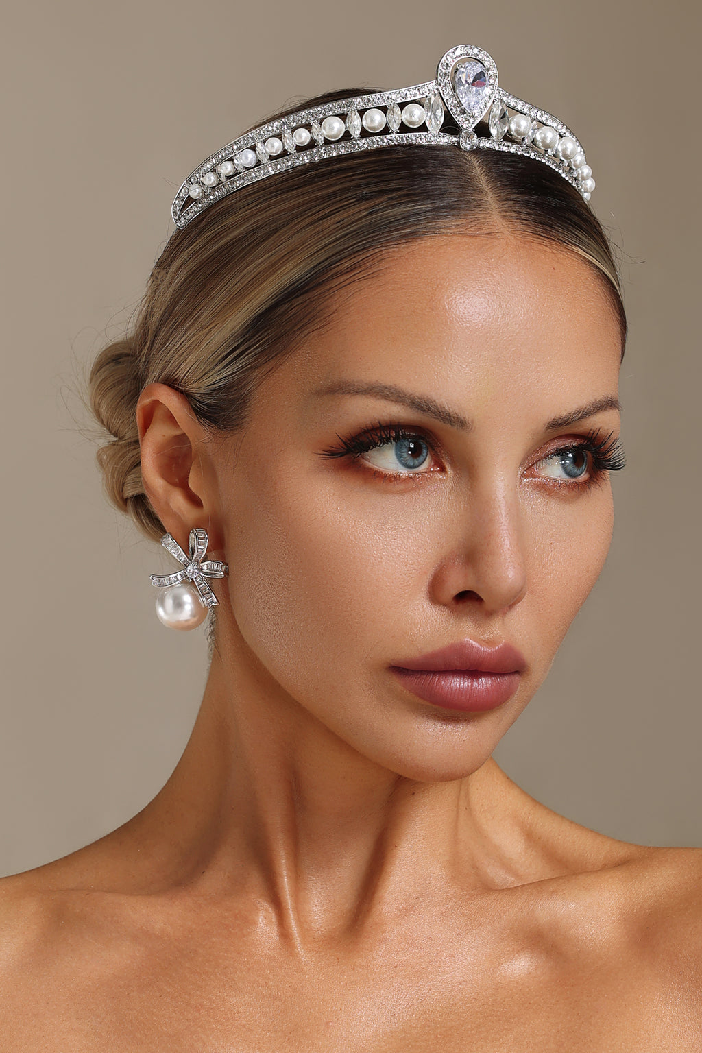 Zandy Diamond Pearl Crown	