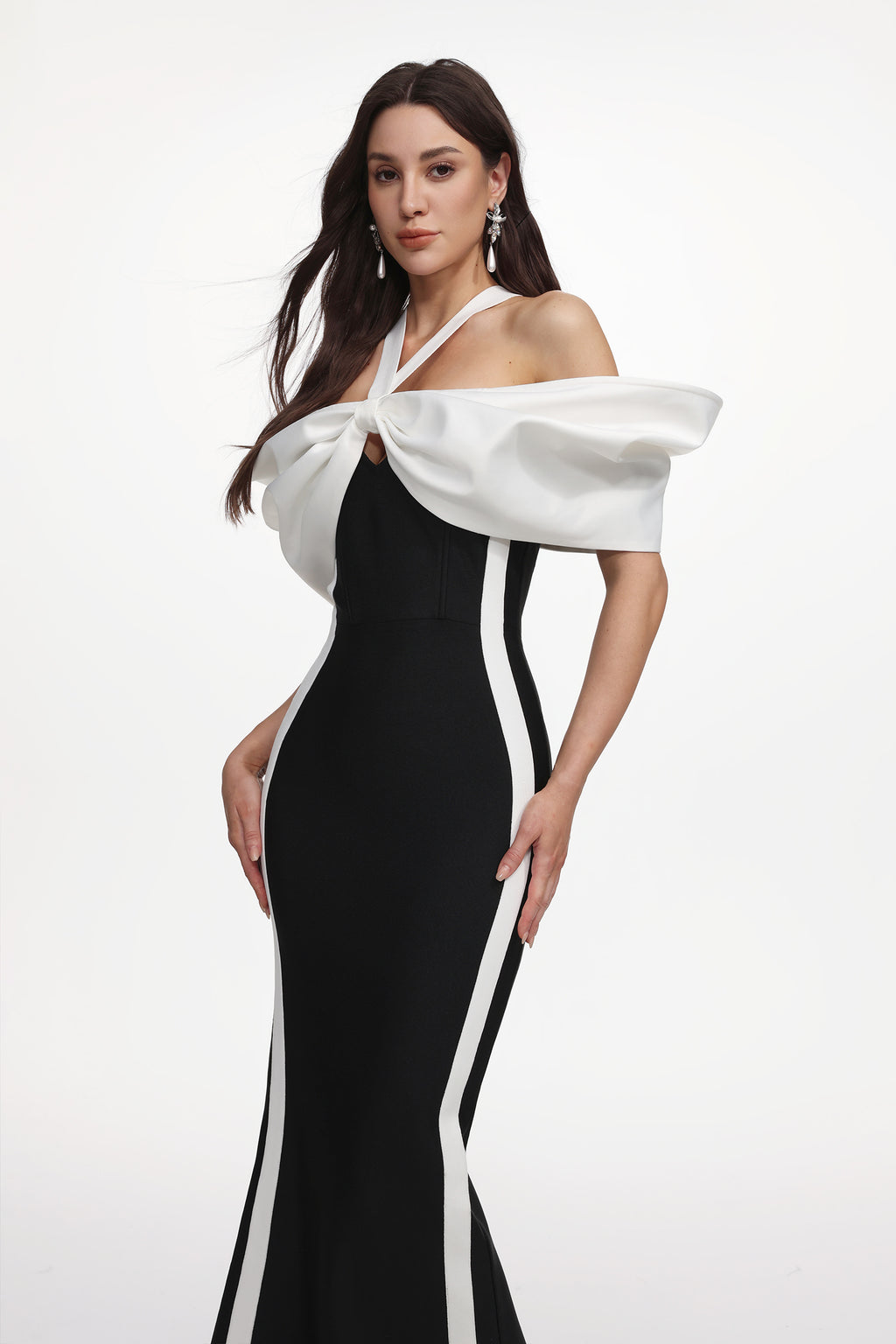 Elegant Contour Halter Bow Contrast Bandage Maxi Dress	