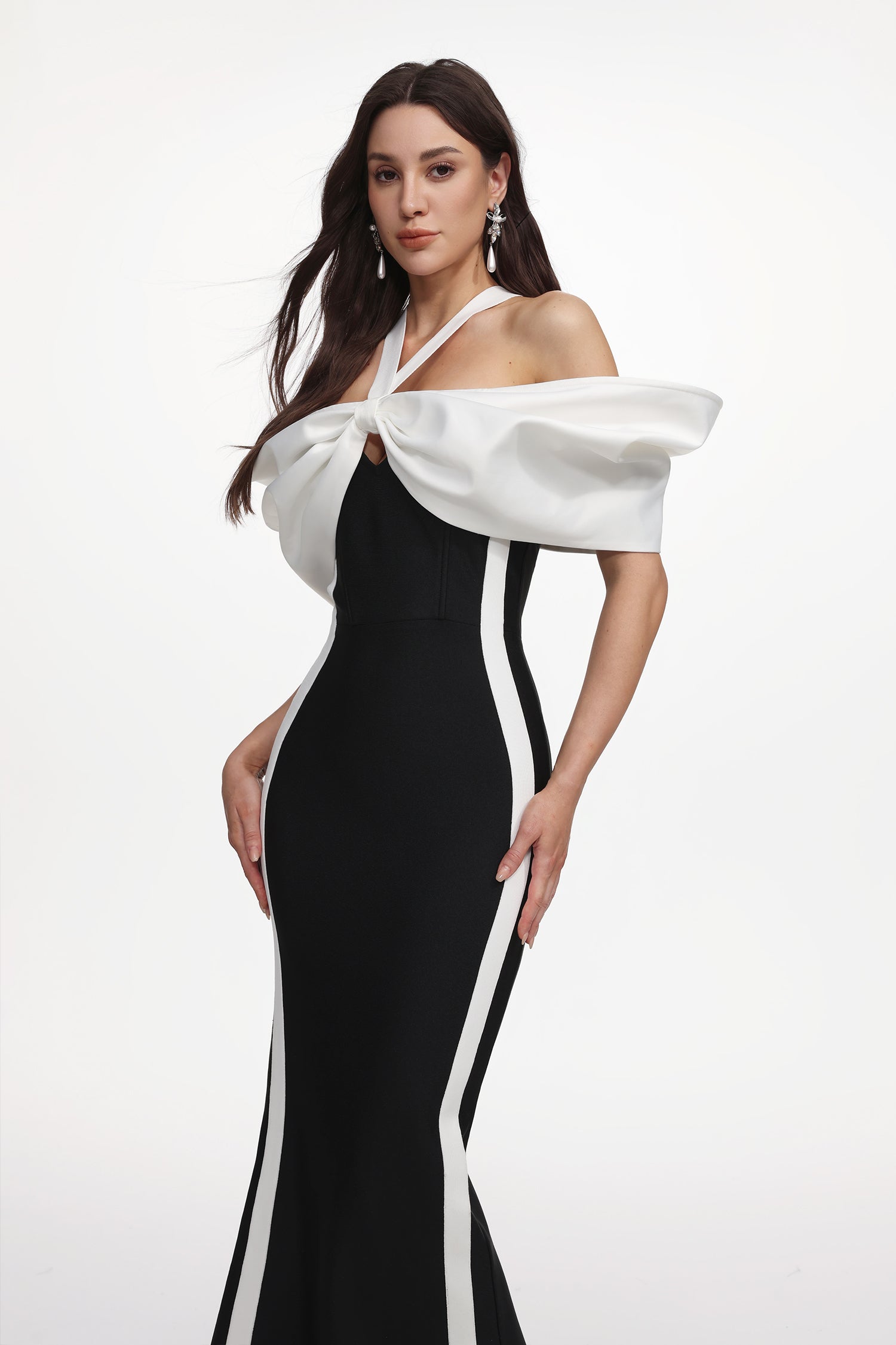 Elegant Contour Halter Bow Contrast Bandage Maxi Dress	