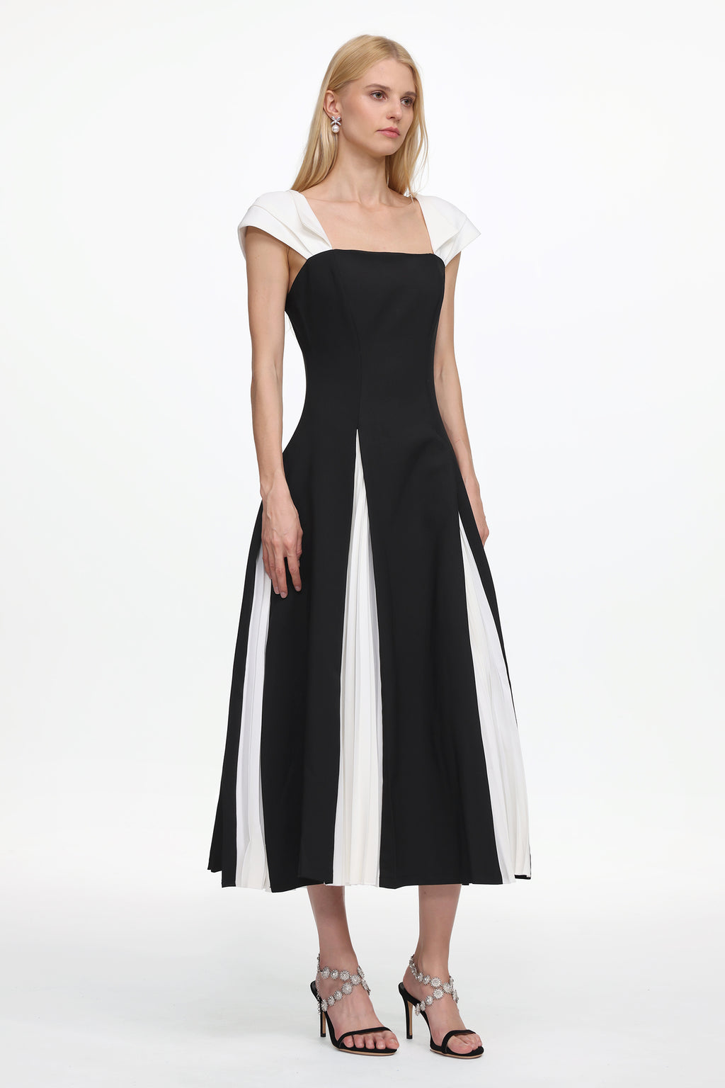 Saly Classic Tailored Short Sleeve Contrast Pleated Woven Maxi Dress	